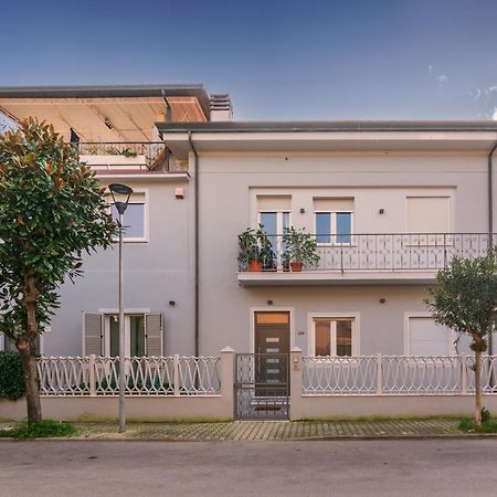 Casa Vacanze Da Antonio Ristrutturata Luglio 2023 Виареджо Екстериор снимка