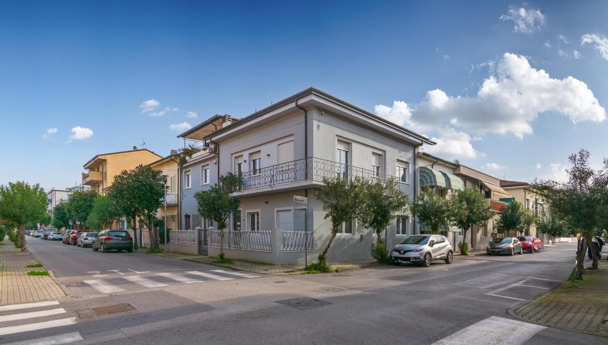 Casa Vacanze Da Antonio Ristrutturata Luglio 2023 Виареджо Екстериор снимка