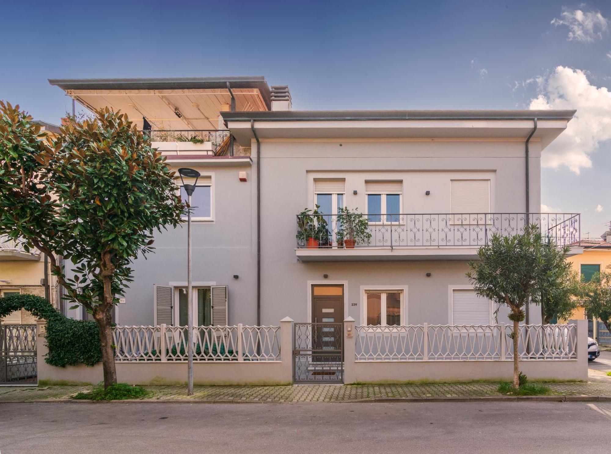 Casa Vacanze Da Antonio Ristrutturata Luglio 2023 Виареджо Екстериор снимка